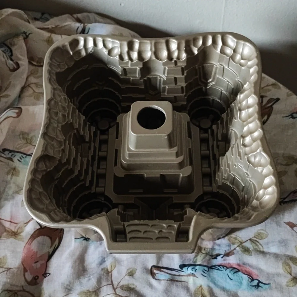 Nordic Ware Castle Williams Sonoma Metal NWOT NordicWare Bundt Cake Mold Pan